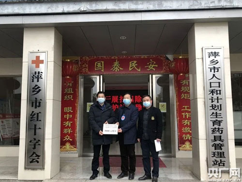 江西上栗：祖孙三代同做志愿 接力传承好家风2.jpg